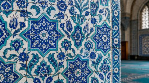 İznik Çinileri: Camilerimizi Süsleyen Sanat
